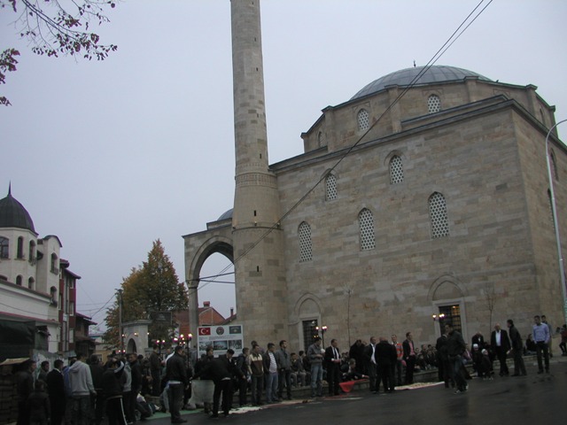 BAYRAM NAMAZI TİKA’NIN  RESTORE  ETTİĞİ FATİH CAMİİNDE KILINDI