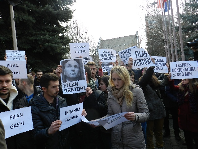 ÖĞRENCİLERDEN YENİ PROTESTO EYLEMİ (VİDEOLU)