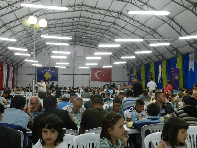 RAMAZAN ÇADIRINDA İLK İFTAR COŞKUSU