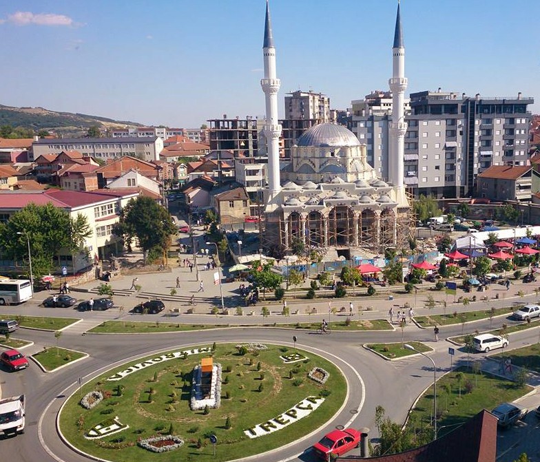 MİTROVİÇA’DA KOSOVA’NIN EN BÜYÜK CAMİSİ  İBADETE AÇILIYOR