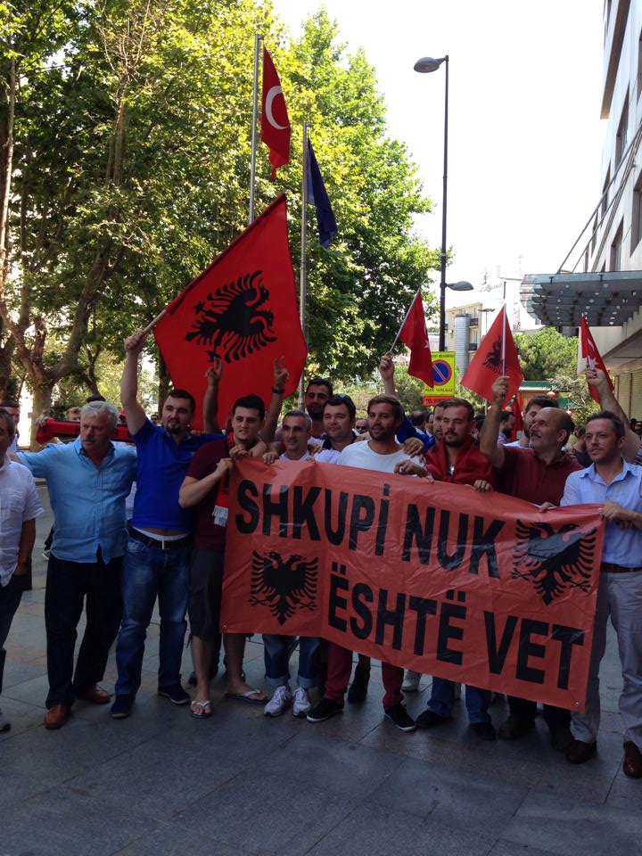 İSTANBUL’DA MAKEDONYA ARNAVUTLARINA DESTEK PROTESTOSU