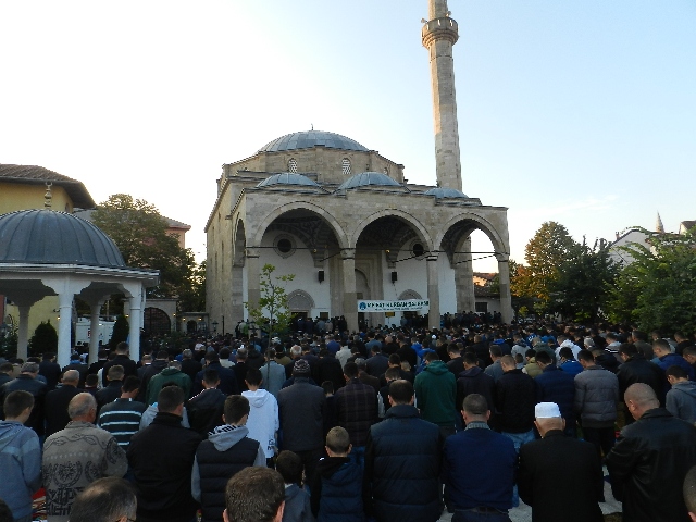 KOSOVA’DA KURBAN BAYRAMI COŞKU İÇİNDE KUTLANIYOR (VİDEO)