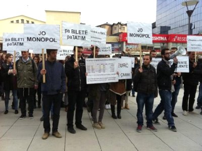 ÖĞRENCİLER OTOBÜS BİLET FİYATLARINI PROTESTO ETTİ