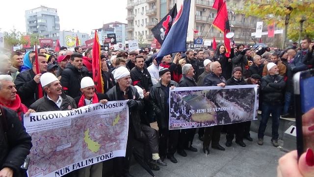 BİNLER BRÜKSEL ANLAŞMALARINI  PROTESTO ETTİ (VİDEO)