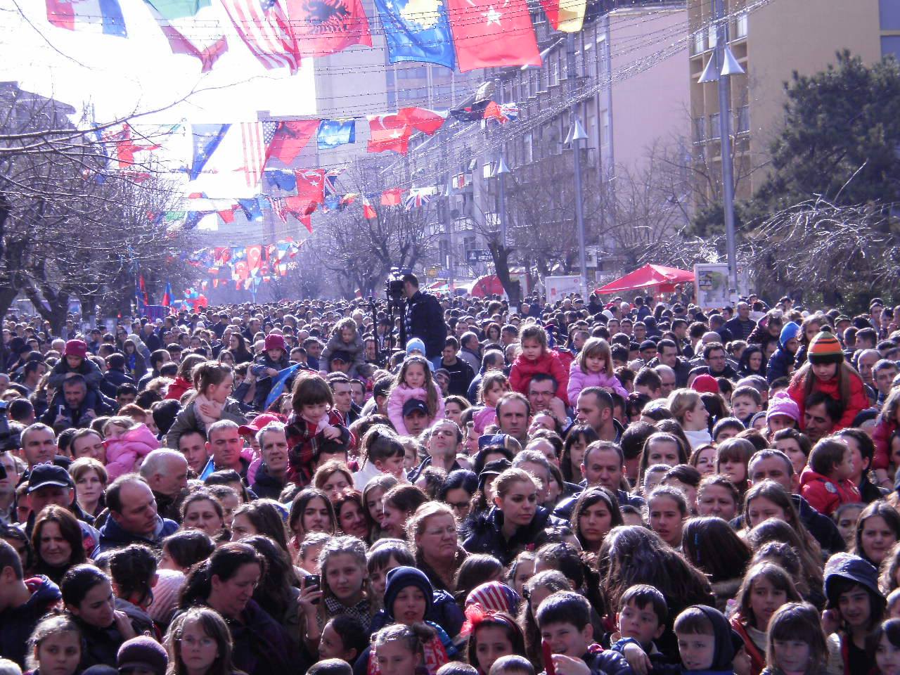 HÜKÜMET KUTLAMALARA, MUHALEFET PROTESTOLARA HAZIRLANIYOR