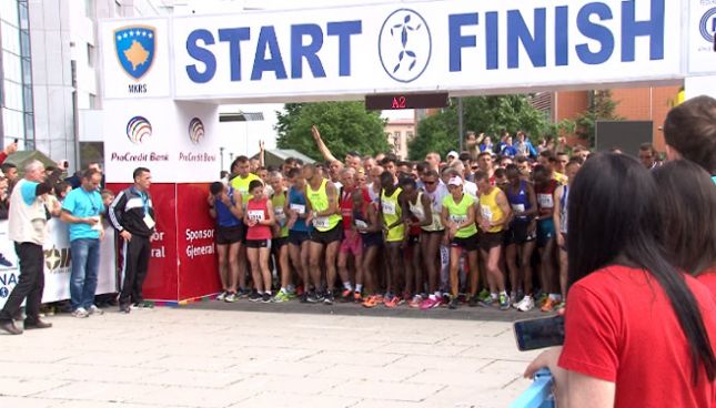 YARI MARATONDA KENYALILARIN ZAFERİ