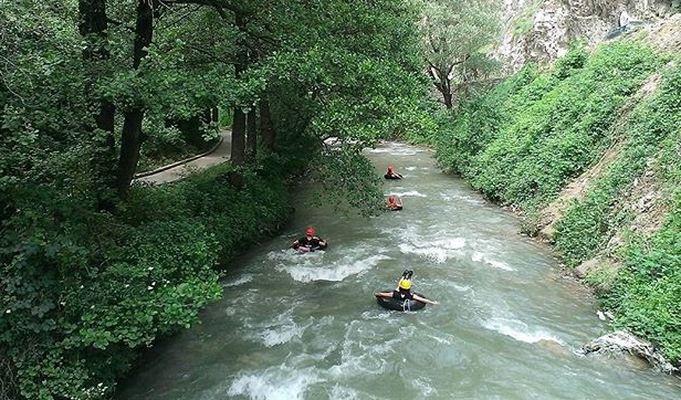 PRİZREN’DE “40 PINAR FEST “ YARIŞMASI  İLGİNÇ GÖRÜNTÜLERE SAHNE OLDU