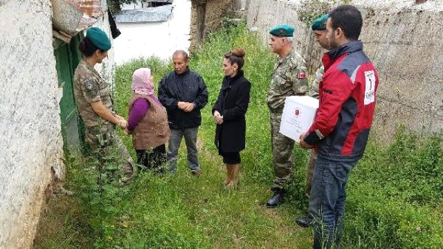 TÜRK KIZILAYI KOSOVALI İHTİYAÇ SAHİPLERİNİ SEVİNDİRDİ