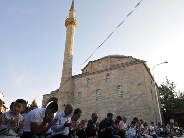 KOSOVA CAMİLERİNDE BUGÜN TÜRKİYE İÇİN DUA EDİLECEK