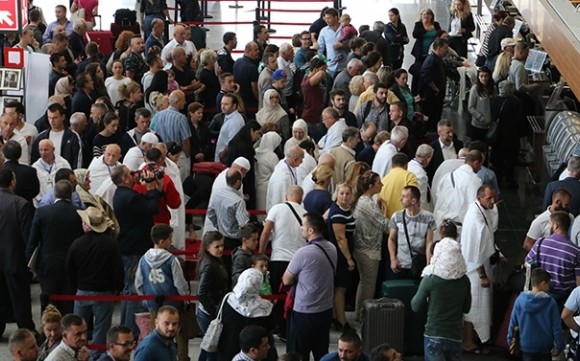 KOSOVALI HACI ADAYLARI KUTSAL TOPRAKLARA YOL  ALDI