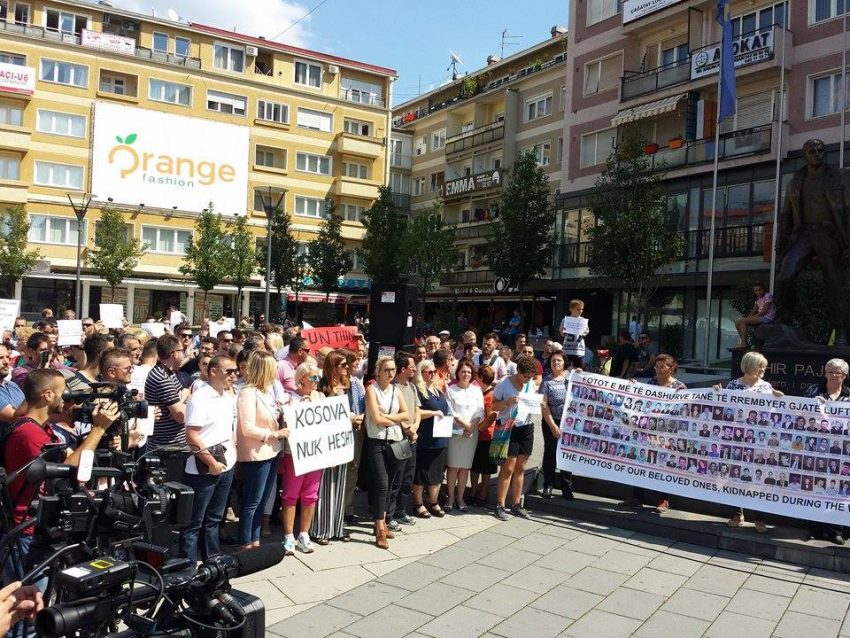 PRİŞTİNE’DE VUK JEREMİÇ’İN ADAYLIĞI  PROTESTO EDİLDİ