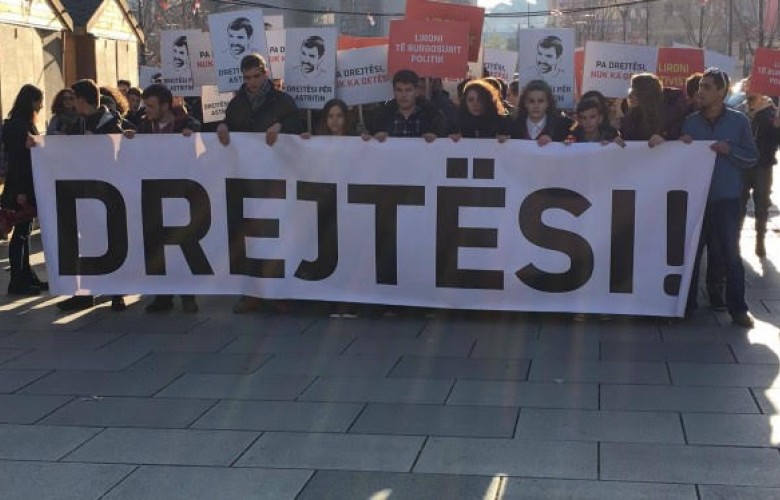 ÖĞRENCİLER PROTESTOYA ÇIKTI, EĞİTİM BAKANLIĞI TEPKİ GÖSTERDİ