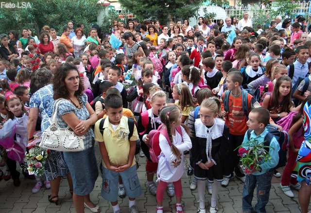 KOSOVA’DA YENİ EĞİTİM- ÖĞRETİM YILI BAŞLADI