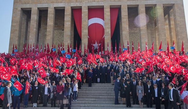 TÜRKİYE’DE 23 NİSAN COŞKUYLA KUTLANIYOR