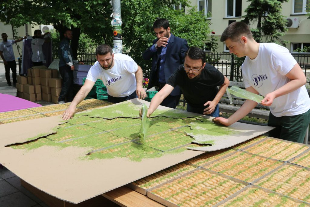 MEYDANDA DEV BAKLAVA