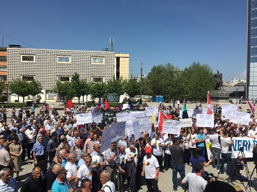 PRİŞTİNE’DE “1 MAYIS” PROTESTO GÖSTERİSİ İLE KAYDEDİLDİ