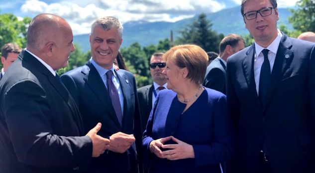 THAÇİ, MERKEL İLE BİR ARAYA GELDİ