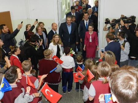 KOSOVA’NIN EN KÖKLÜ OKULUNA KAPSAMLI TADİLAT (VİDEO)