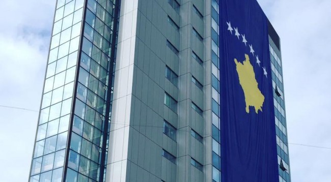 KOSOVA HÜKÜMETİN POLİSİN ÖLDÜRÜLMESİNİ KINADI