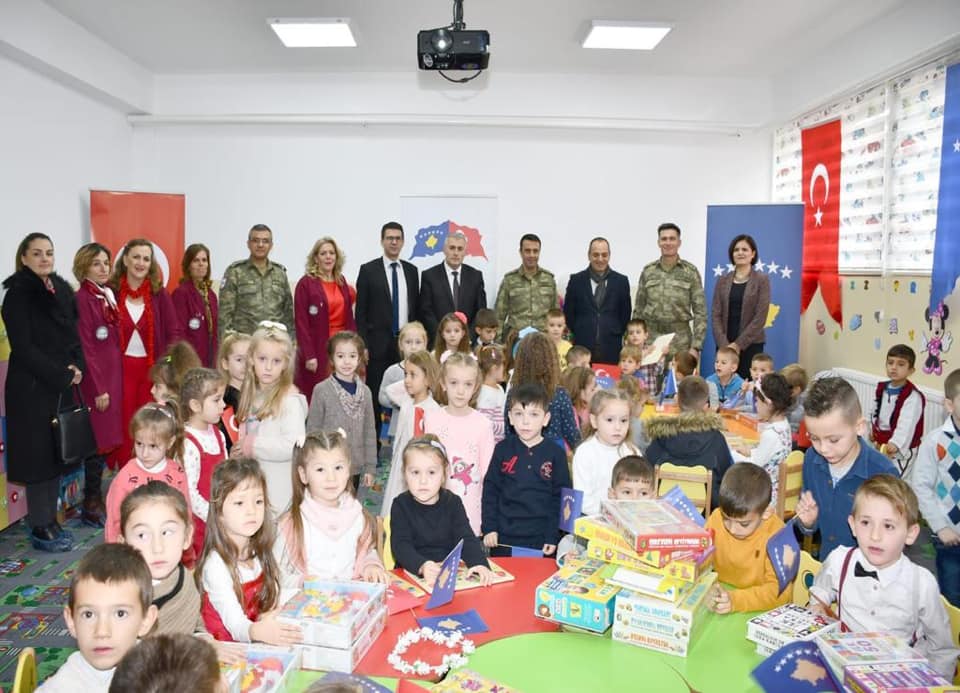 MEHMETÇİK KOSOVALI ÖĞRENCİLERİ SEVİNDİRDİ