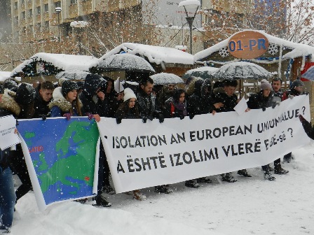 KOSOVALI ÜNİVERSİTE ÖĞRENCİLERİ AB’YE HESAP SORDU (VİDEO)