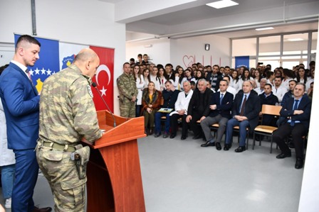 KOSOVA’DA GÖREV YAPAN MEHMETÇİK İPEK’TE EĞİTİME DESTEK SAĞLADI