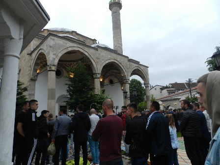 KOSOVALILAR RAMAZAN BAYRAMINI SEVİNÇLE KARŞILADI