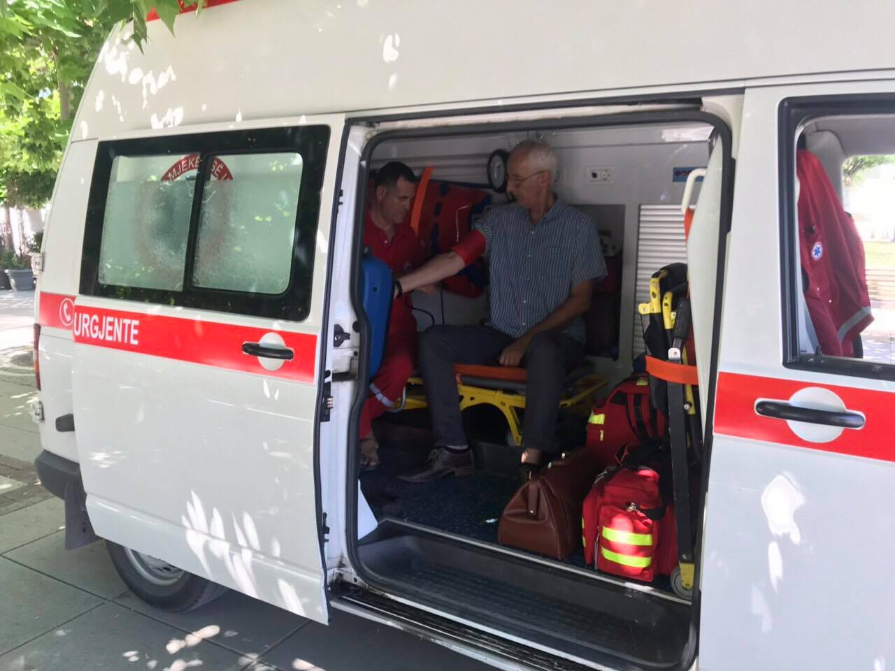 PRİŞTİNE’DE  AMBULANSLI VE SU TANKERLİ TEDBİR