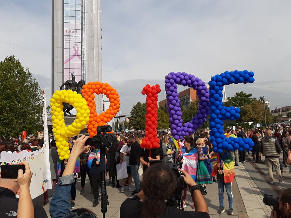 BAŞKENT PRİŞTİNE’DE ONUR YÜRÜYÜŞÜ