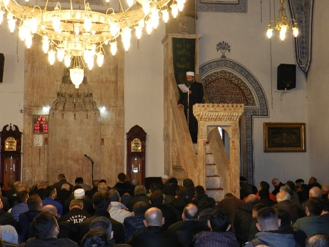 KOSOVA’DA CUMA HUTBESİ DEPREM KURBANLARINA ADANDI