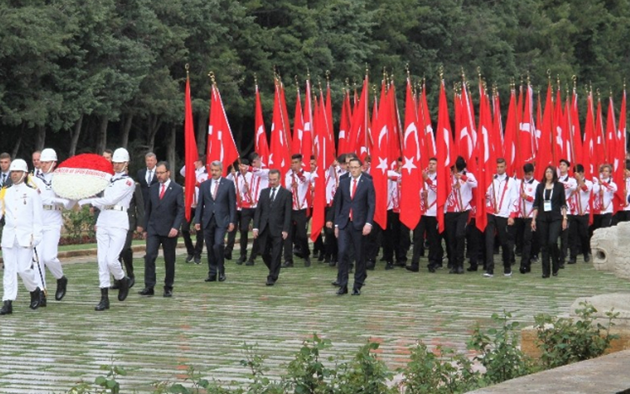 19 MAYIS KUTLAMALARI ANITKABİR’DE BAŞLADI