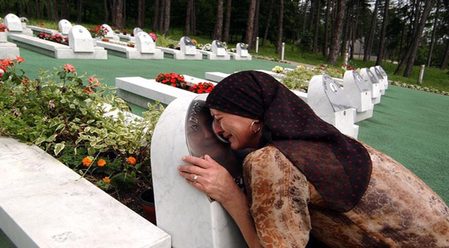 KOSOVA’DA SREBRENİTSA KURBANLARI İÇİN SAYGI DURUŞU