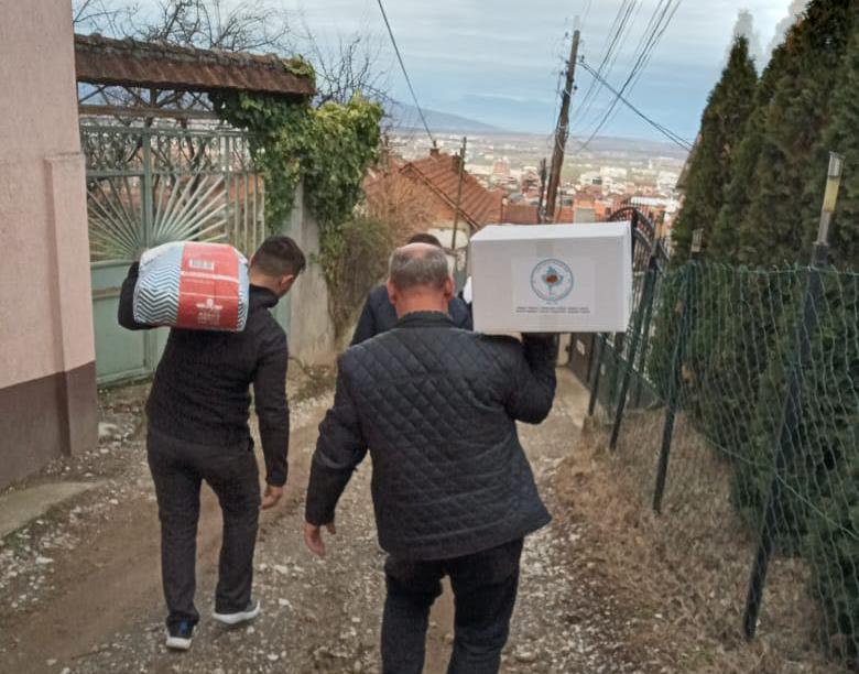 GÖNÜL ELİ DERNEĞİ, İHTİYAÇ SAHİBİ AİLELERİN YANINDA OLMAYI SÜRDÜRÜYOR