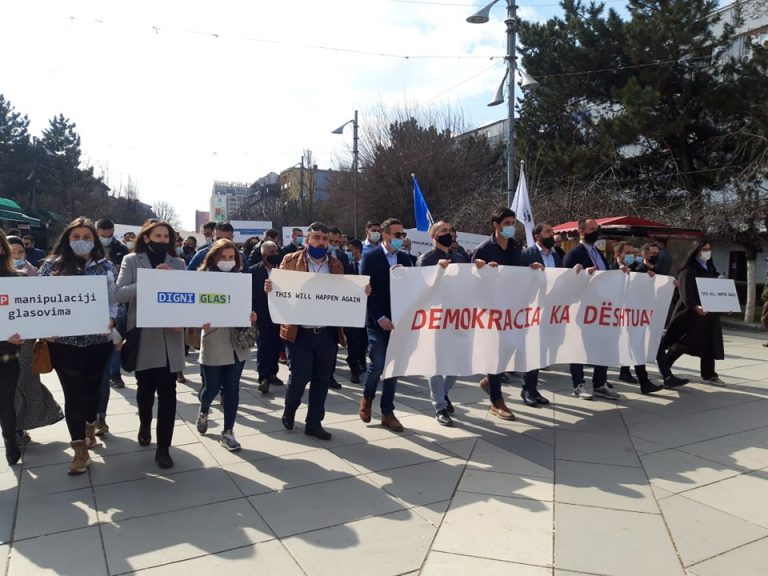 SIRP OLMAYAN TOPLULUKLAR YÜRÜYÜŞ DÜZENLEDİ