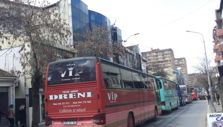 BAŞKENT PRİŞTİNE’DE OTOBÜSLÜ PROTESTO