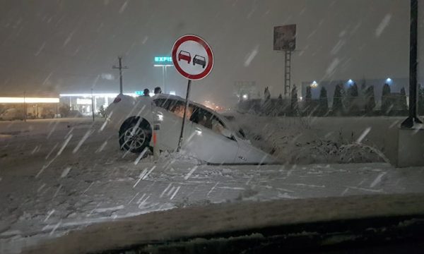 YOĞUN KAR TRAFİĞİ FELÇ ETTİ