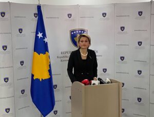 İKTİDARDAKİ VV, AB’NİN KOSOVA’YA YÖNELİK YAPTIRIMLARINI ANLAMSIZ BULUYOR