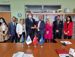 TİKA KOSOVA KOORDİNATÖRÜ, MULTİETNİK PARLAMENTO GRUBU MİLLETVEKİLLERİNİ ZİYARET ETTİ