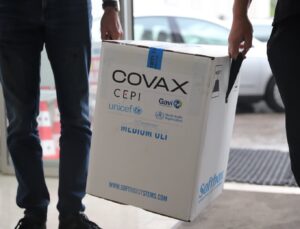 COVAX TARAFINDAN SAĞLANAN 100 BİN 620 DOZ COVİD-19 AŞISI KOSOVA ULAŞTI