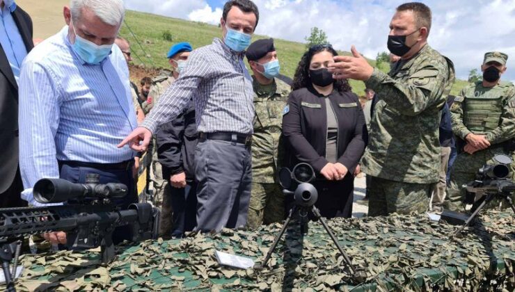 CUMHURBAŞKANI VE BAŞBAKAN, KOSOVA ASKERLERİNİN TADBİKATINI YERİNDE İZLEDİ