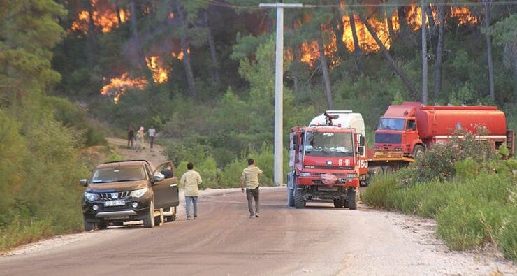 MANAVGAT’TAN ACI HABER! ALEVLERİN ARASINDA KALAN 2 YANGIN İŞÇİSİ HAYATINI KAYBETTİ