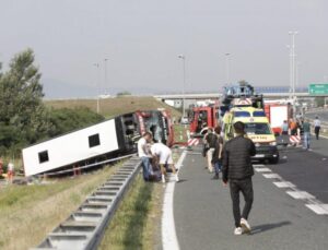 KOSOVALILARIN BULUNDUĞU YOLCU OTOBÜSÜ ŞARAMPOLE YUVARLANDI: 10 ÖLÜ, 45 YARALI