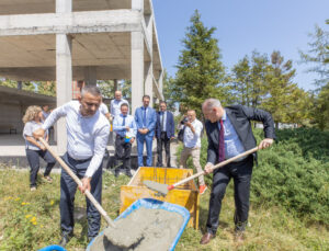 BAKAN DAMKA, SKENDERAY’DA İNŞA EDİLECEK KREŞİN TEMEL ATMA TÖRENİNE KATILDI