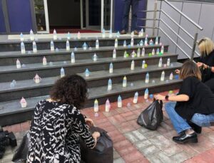 BAŞBAKANLIK ÖNÜNDE BİBERONLU PROTESTO