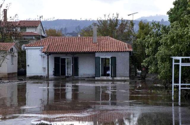 YUNANİSTAN’IN EĞRİBOZ ADASI’NI SEL VURDU