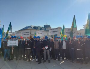 FERONİKEL BAĞIMSIZ İŞÇİ SENDİKASI PROTESTO DÜZENLEDİ