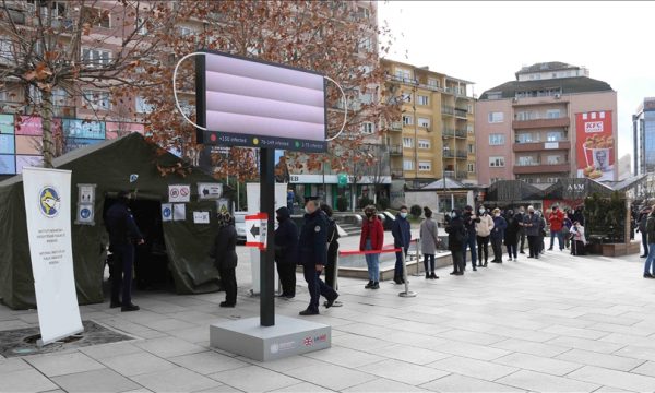 İSTEYENLER CUMA GÜNÜ, ZAHİR PAJAZİTİ MEYDANI’NDA AŞI OLABİLECEK