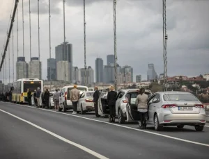 SAAT 9’U 5 GEÇE TÜRKİYE’DE HAYAT 1 DAKİKA DURDU