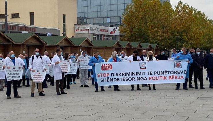 PROTESTO EYLEMİ DÜZENLEYEN SAĞLIK ÇALIŞANLARINDAN HÜKÜMETE BİR HAFTA SÜRE