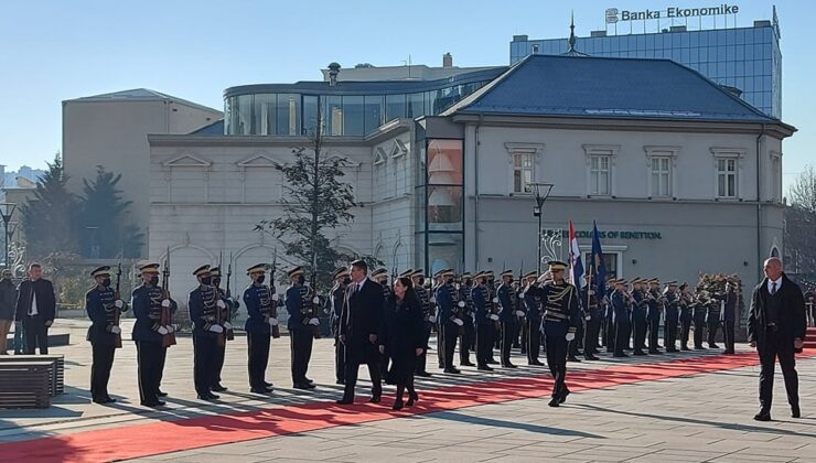 HIRVATİSTAN CUMHURBAŞKANI MİLANOVİÇ KOSOVA’DA